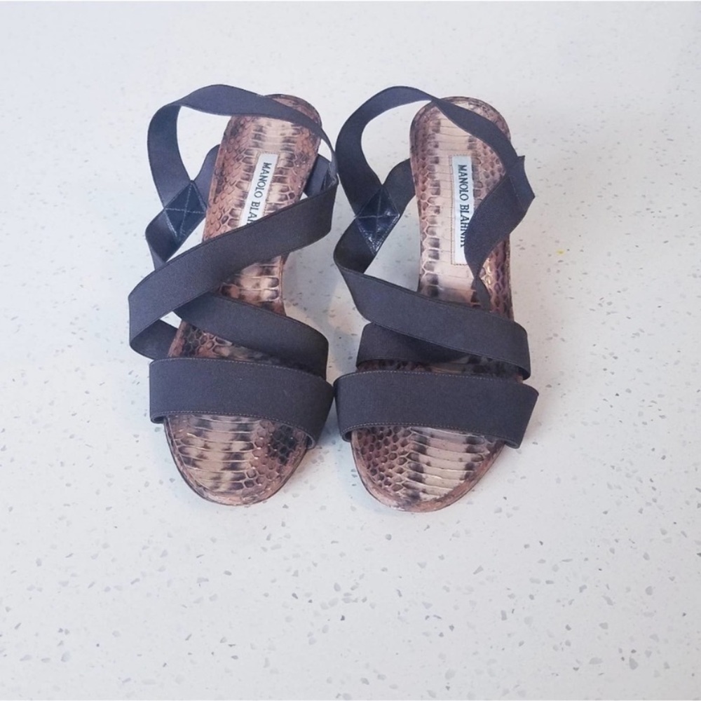 Manolo Blahik Snakeskin Wedge Sandals 38 (8)